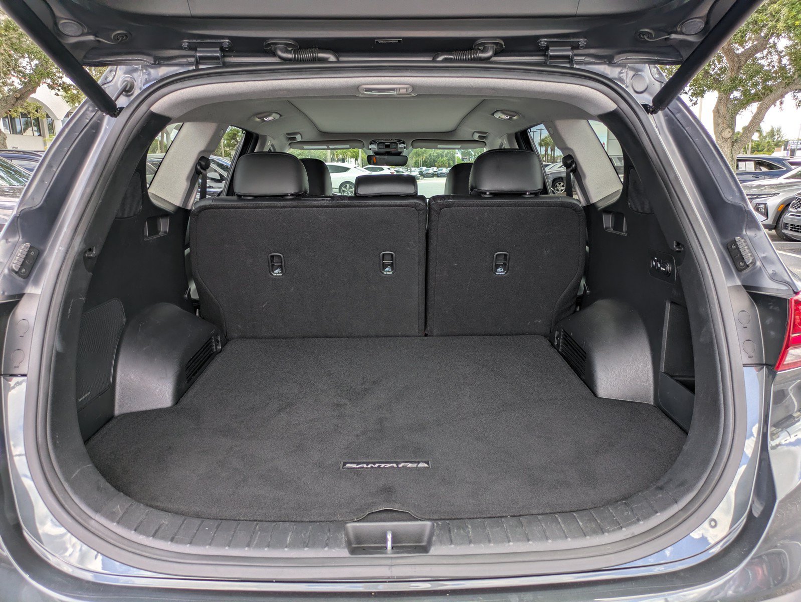 Used 2023 Hyundai Santa Fe Limited w/ Cargo Package AWD/4WD image 10