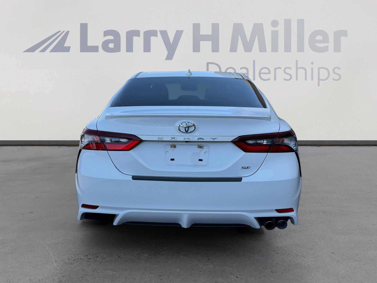 Used 2023 Toyota Camry SE FWD image 4