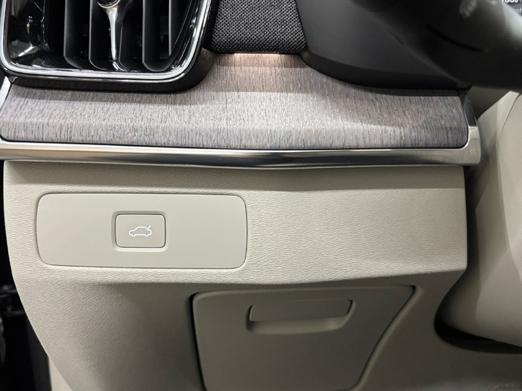 Certified 2026 Volvo XC90 B6 Ultra AWD/4WD image 32