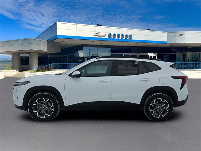 Used 2025 Chevrolet Trax LT w/ LT Convenience Package image 3