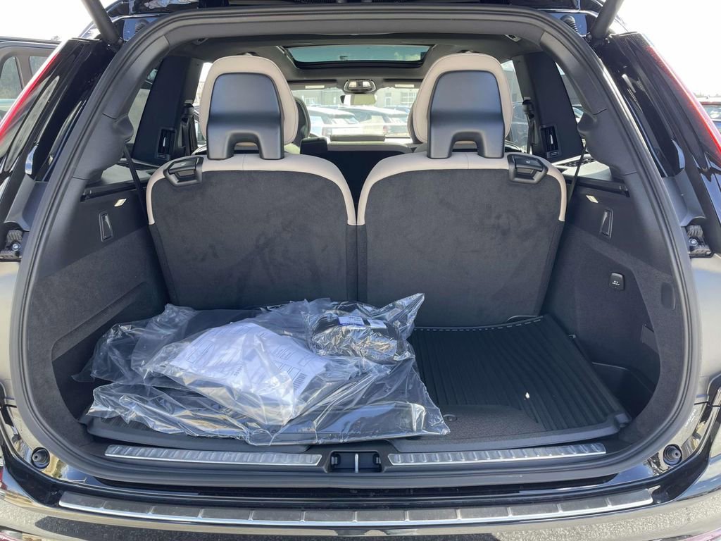 New 2026 Volvo XC90 B5 Plus w/ Protection Package Premier AWD/4WD image 30