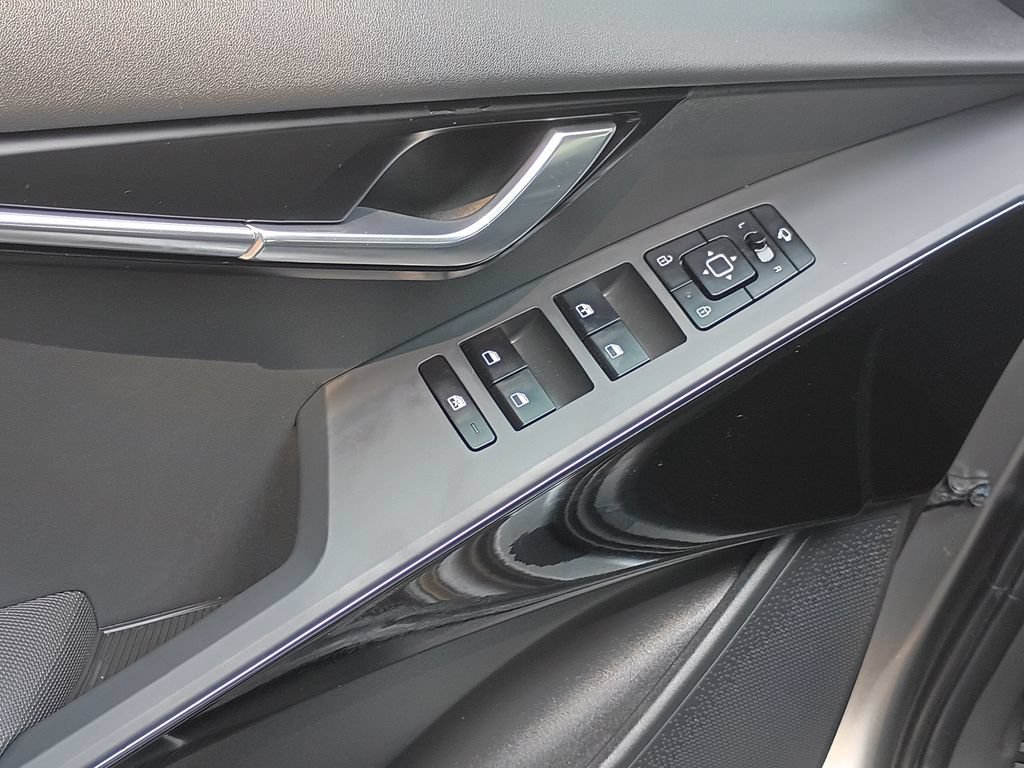 Certified 2025 Kia Niro FWD image 14