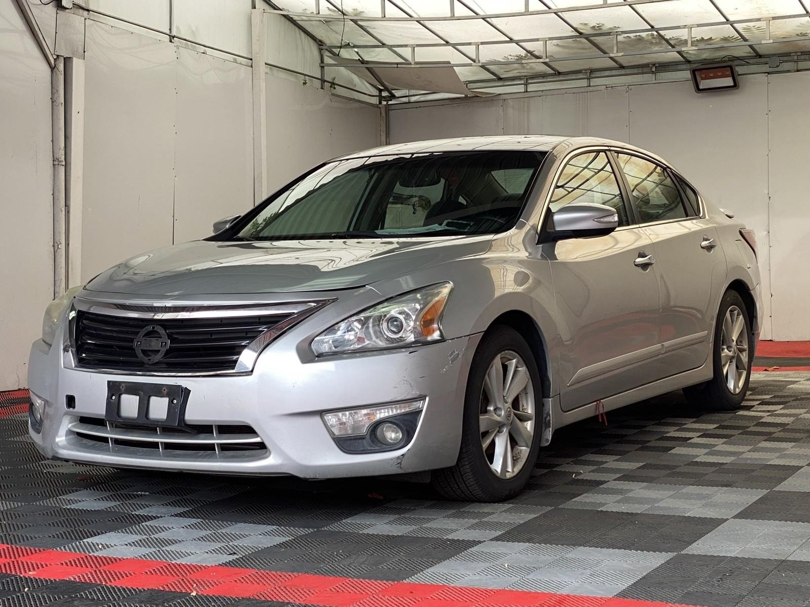 Used 2015 Nissan Altima 2.5 SL w/ Technology Package FWD image 3