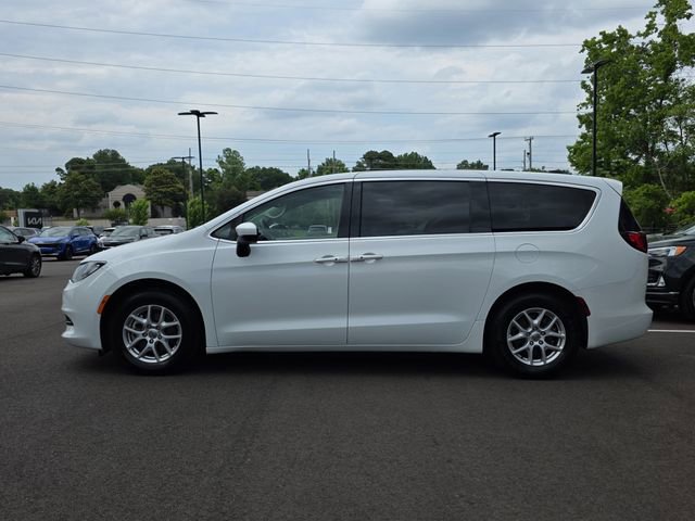 Used 2023 Chrysler Voyager LX FWD image 2