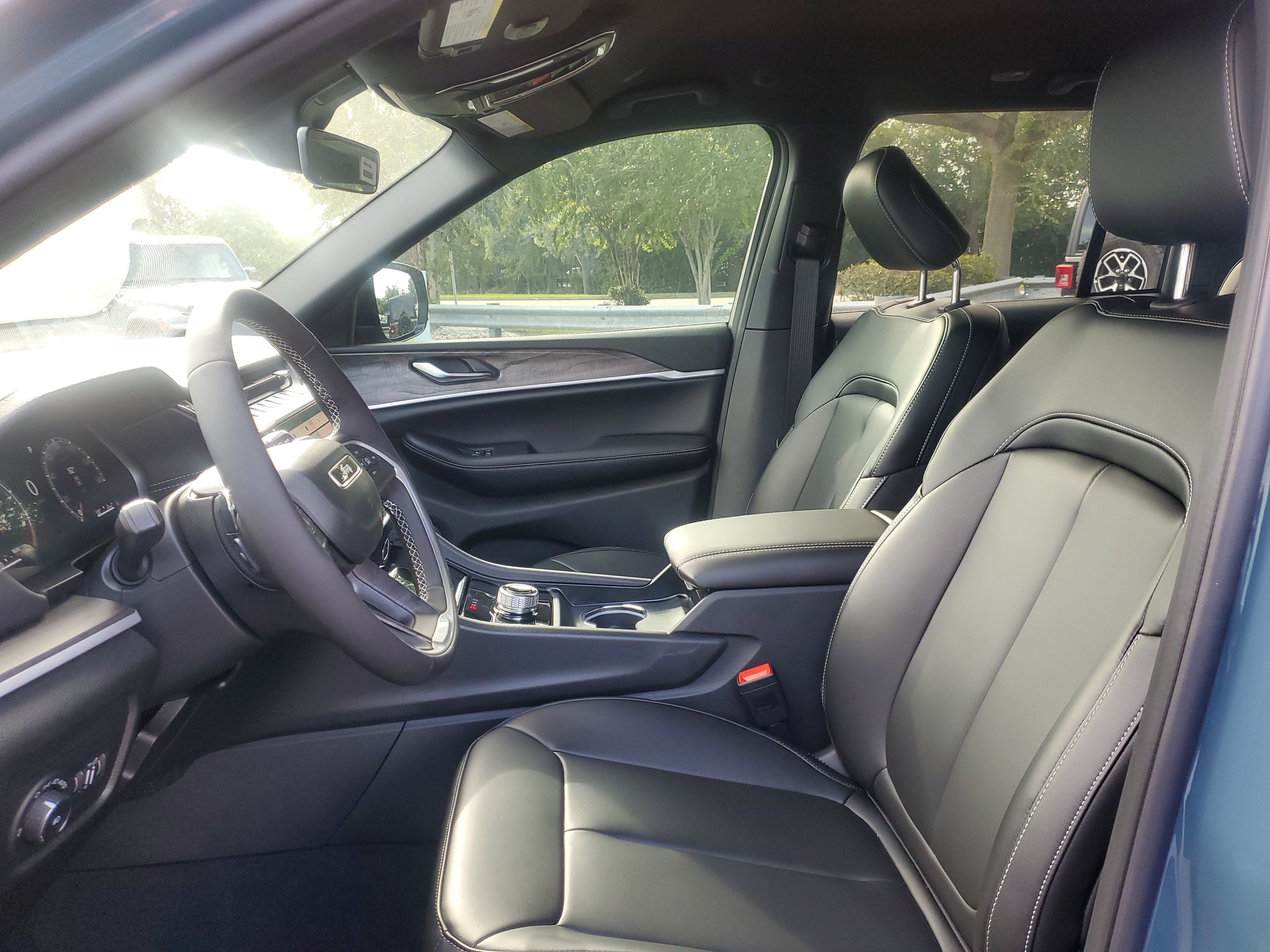New 2026 Jeep Grand Cherokee Limited RWD image 11