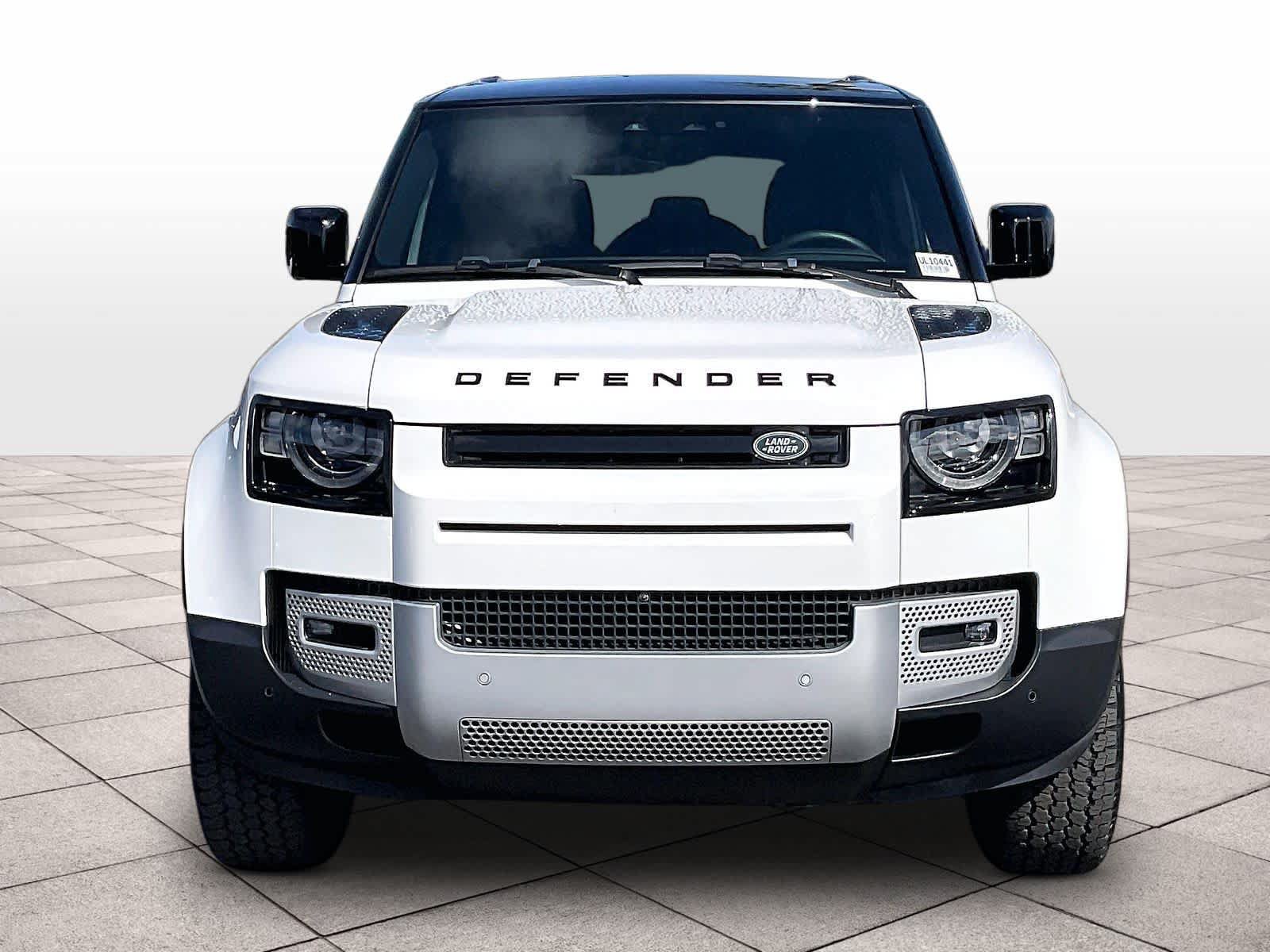 Used 2025 Land Rover Defender 110 S AWD/4WD image 3