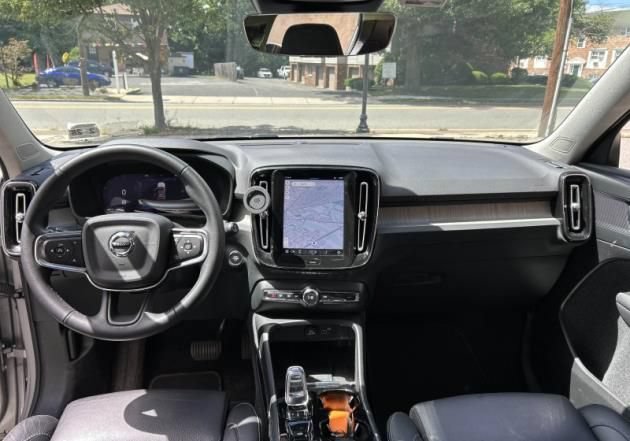 Certified 2023 Volvo XC40 B5 Plus w/ Driver Assist Package AWD/4WD image 10