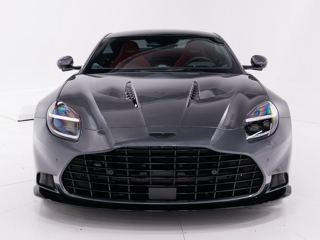 Used 2025 Aston Martin Vanquish RWD image 8
