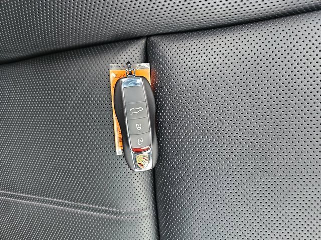 Used 2024 Porsche Macan image 38