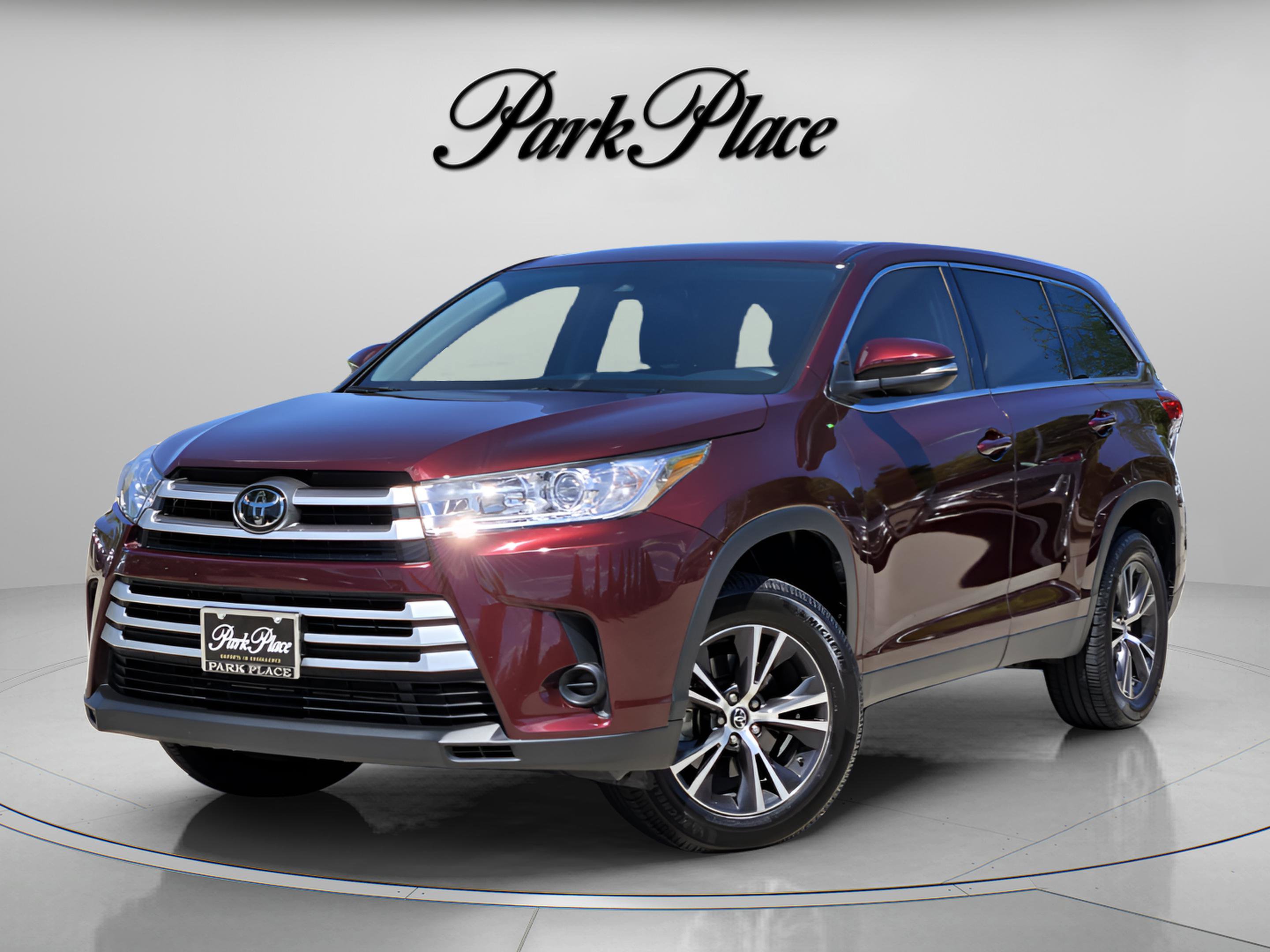 Used 2019 Toyota Highlander LE image 1