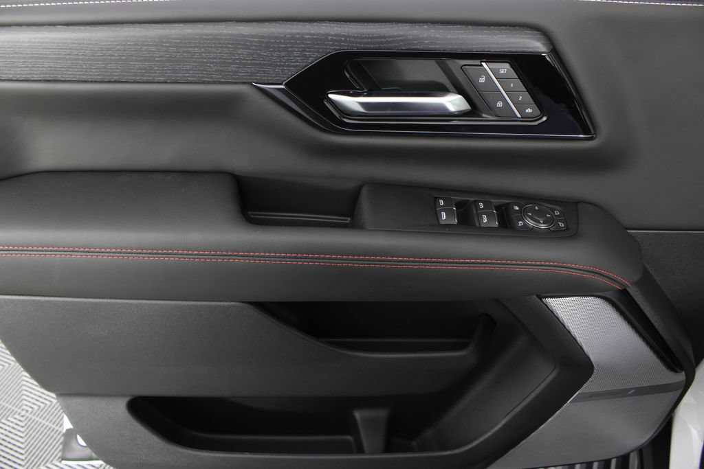 New 2026 GMC Yukon XL AT4 Ultimate AWD/4WD image 17
