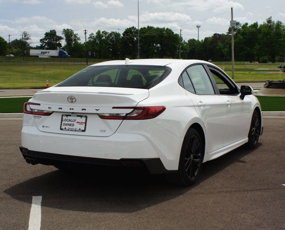 Used 2025 Toyota Camry SE FWD image 19