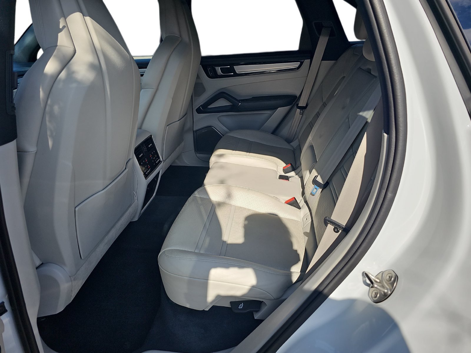 Used 2023 Porsche Cayenne S Platinum AWD/4WD image 14