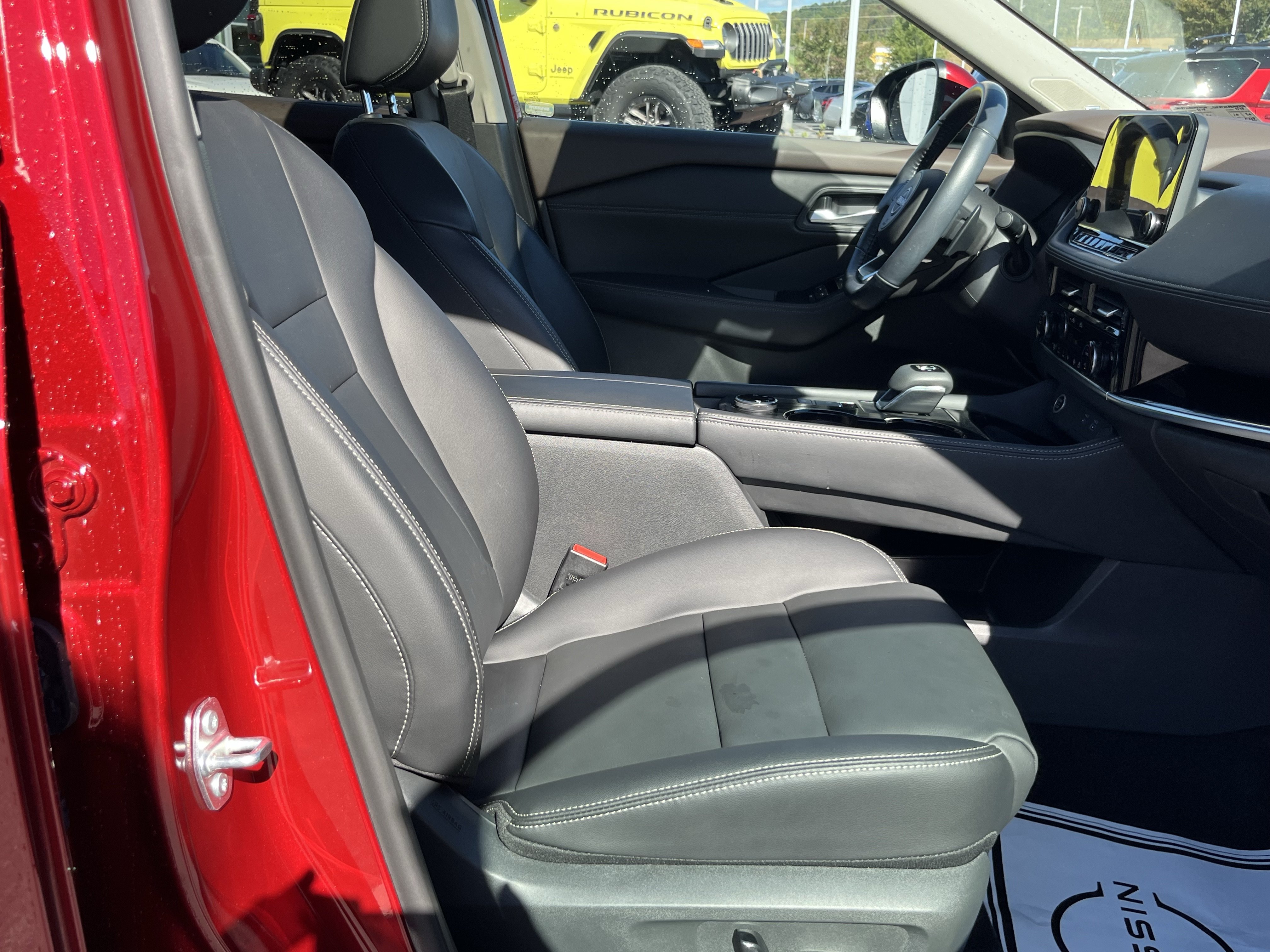 Used 2023 Nissan Rogue SL w/ SL Premium Package AWD/4WD image 3