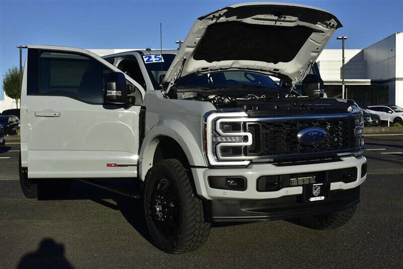 Used 2025 Ford F450 Platinum w/ FX4 Off-Road Package image 38