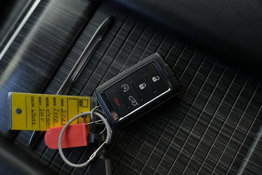 Used 2023 Jeep Wagoneer L Series II image 60