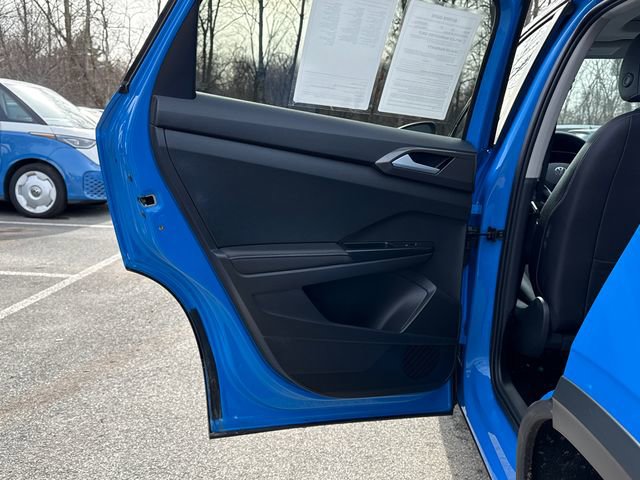 Certified 2025 Volkswagen Taos SE image 24