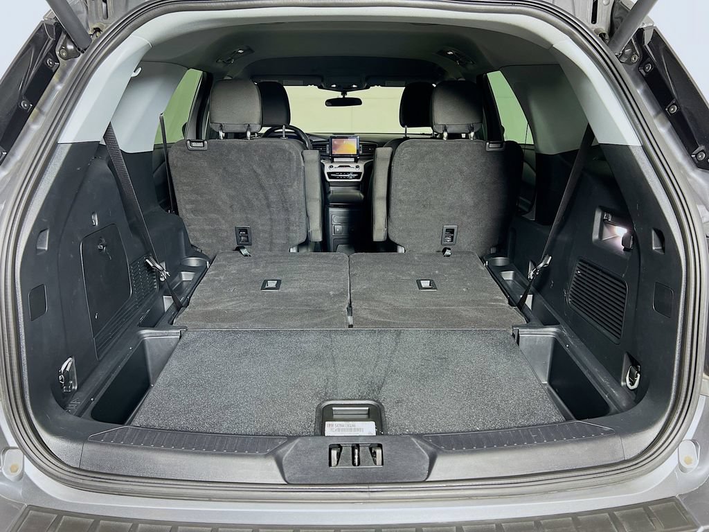 Used 2023 Ford Explorer XLT AWD/4WD image 24