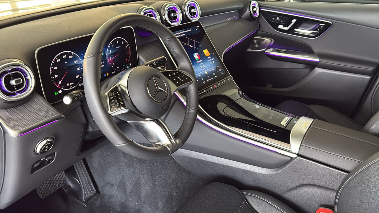 Used 2025 Mercedes-Benz GLC 300 4MATIC image 27