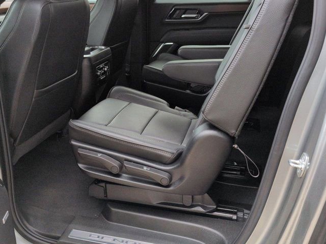 Used 2025 GMC Yukon XL Denali AWD/4WD image 16