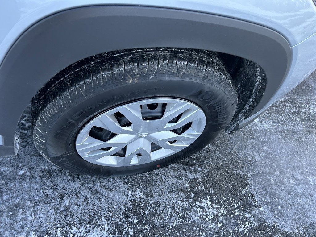 Used 2025 Toyota Corolla Cross L image 20