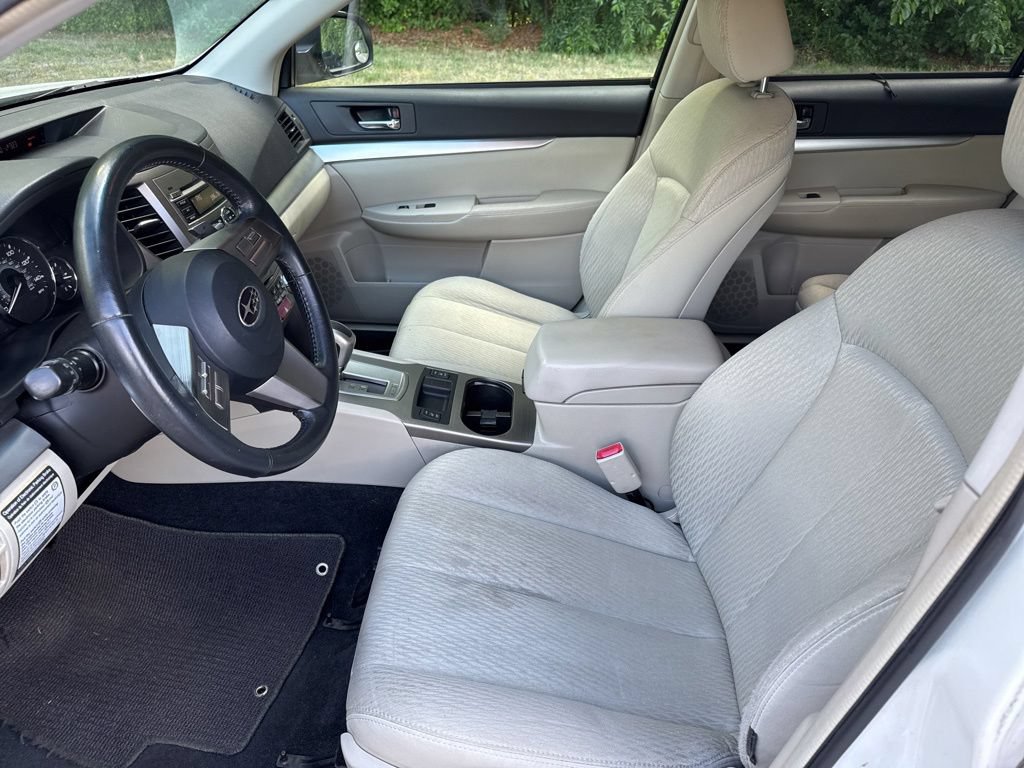 Used 2010 Subaru Outback 2.5i Premium AWD/4WD image 12