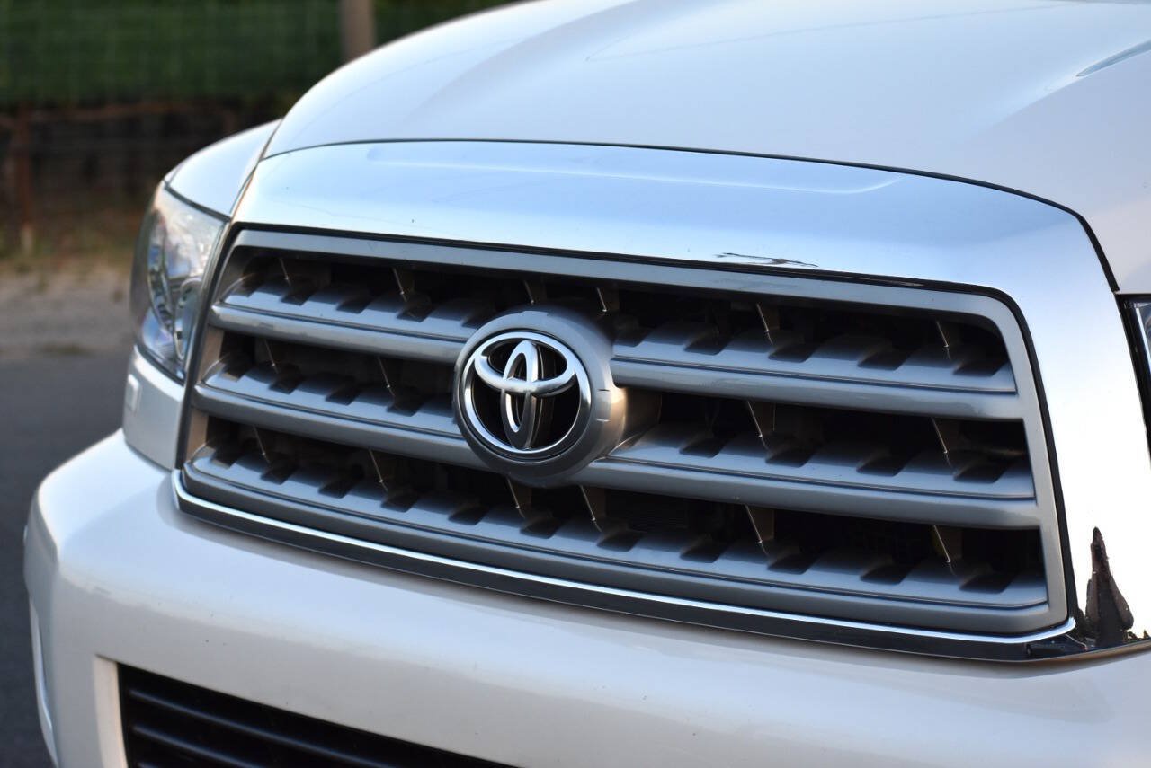 Used 2013 Toyota Sequoia Platinum AWD/4WD image 28