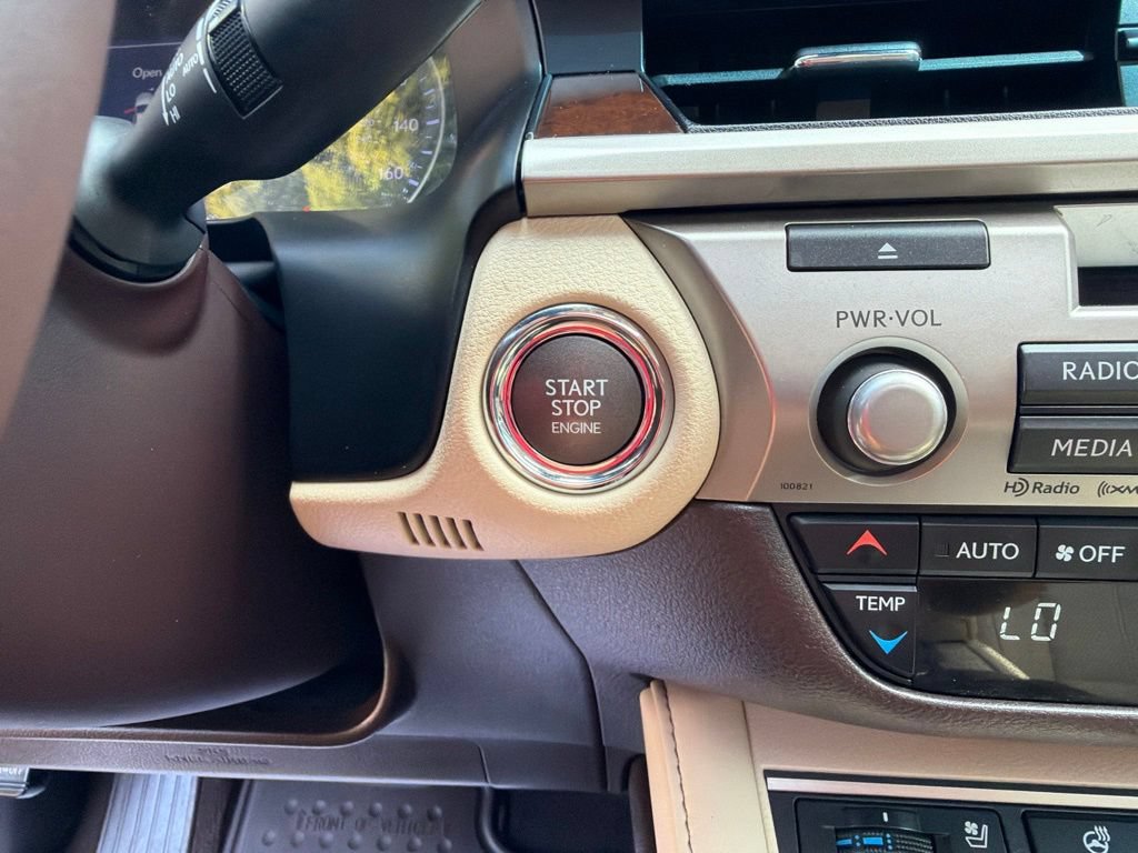 Used 2018 Lexus ES 350 w/ Ultra Luxury Package FWD image 30