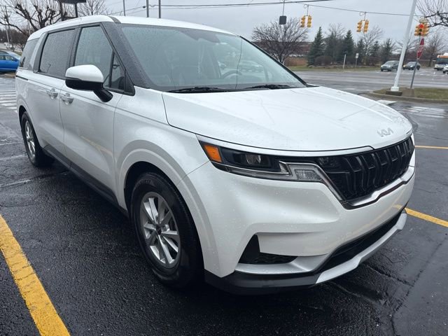 Used 2023 Kia Carnival LX image 1