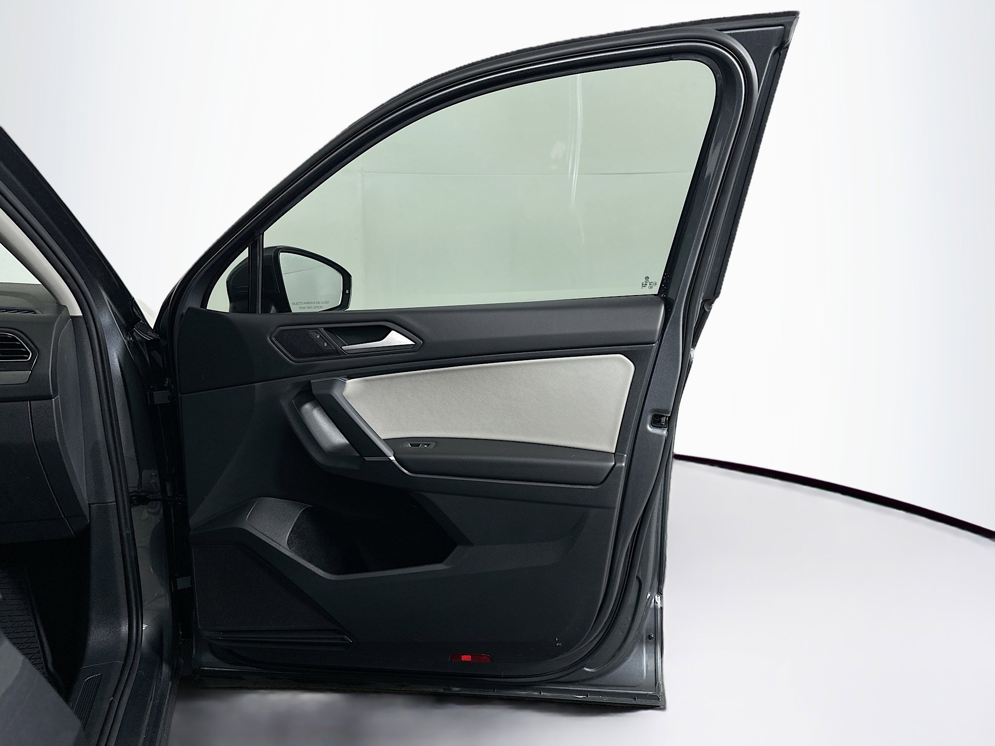 Used 2020 Volkswagen Tiguan SEL w/ 3rd Row Seat Package image 34