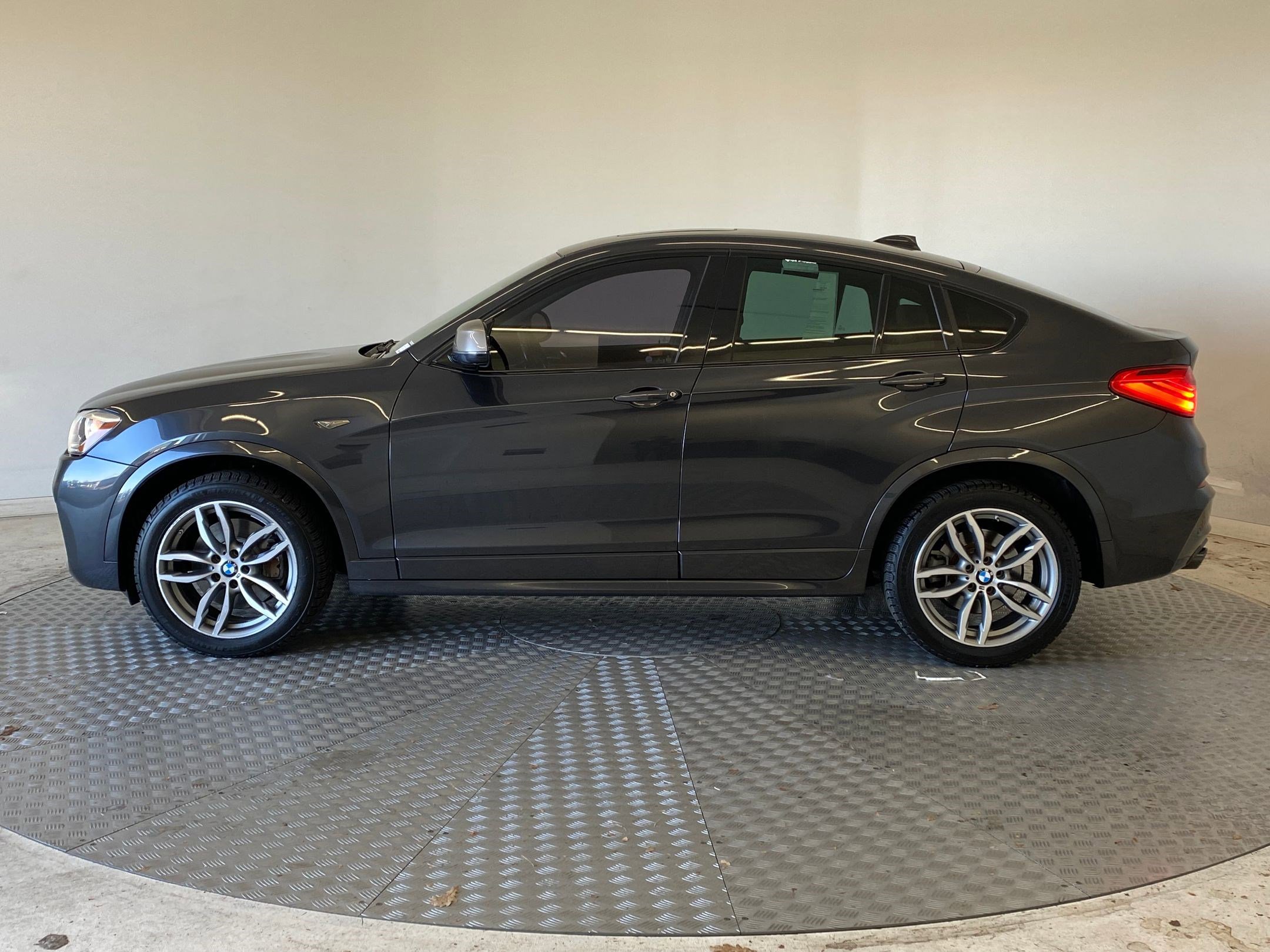 Used 2017 BMW X4 M40i image 2