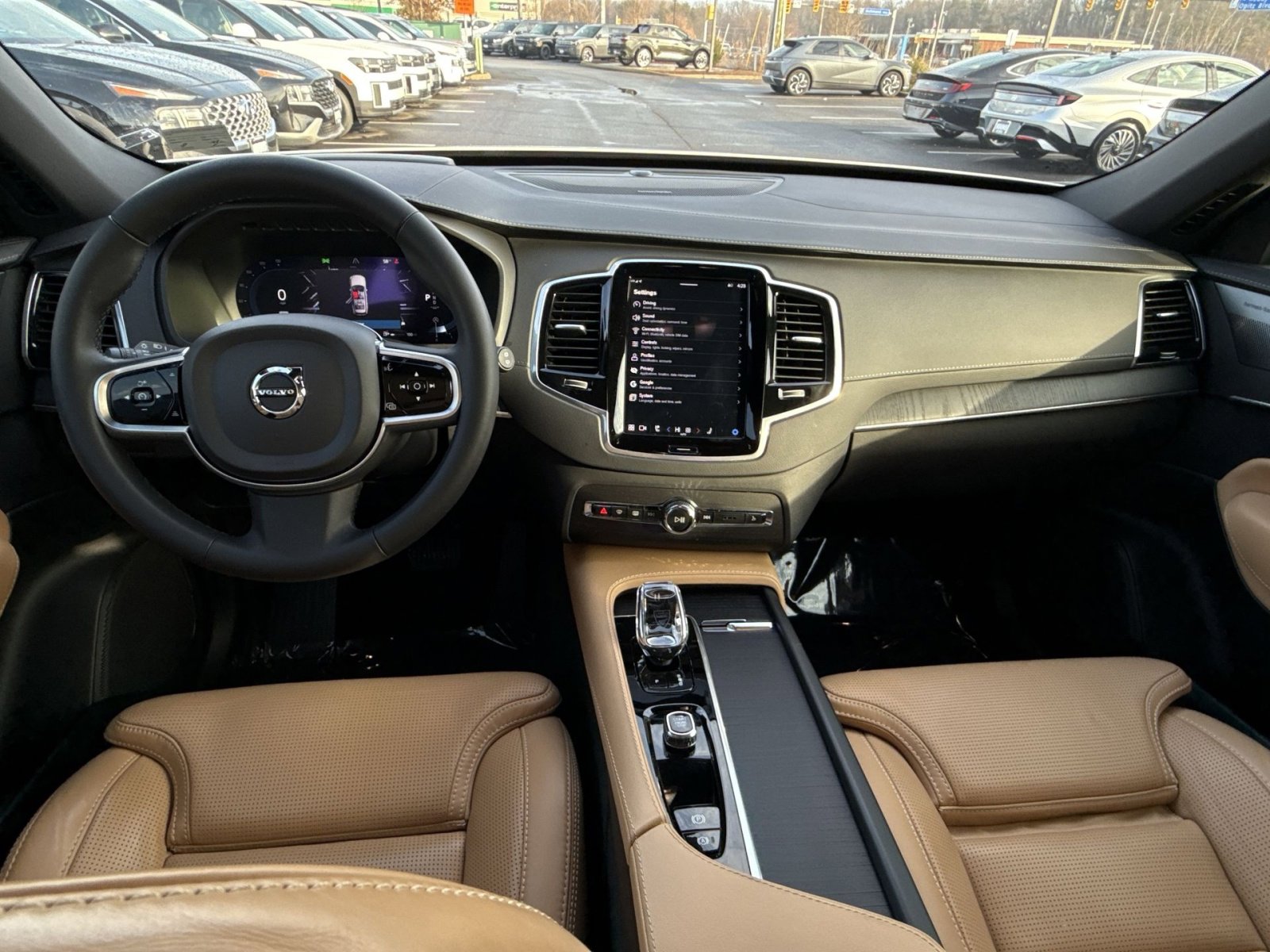 Used 2024 Volvo XC90 B6 Ultimate w/ Protection Package image 23