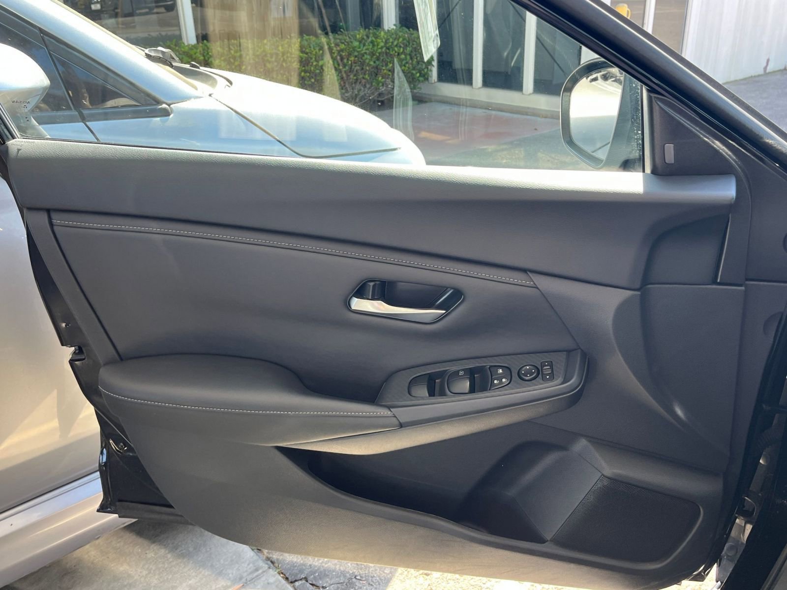 Used 2025 Nissan Sentra SV FWD image 18