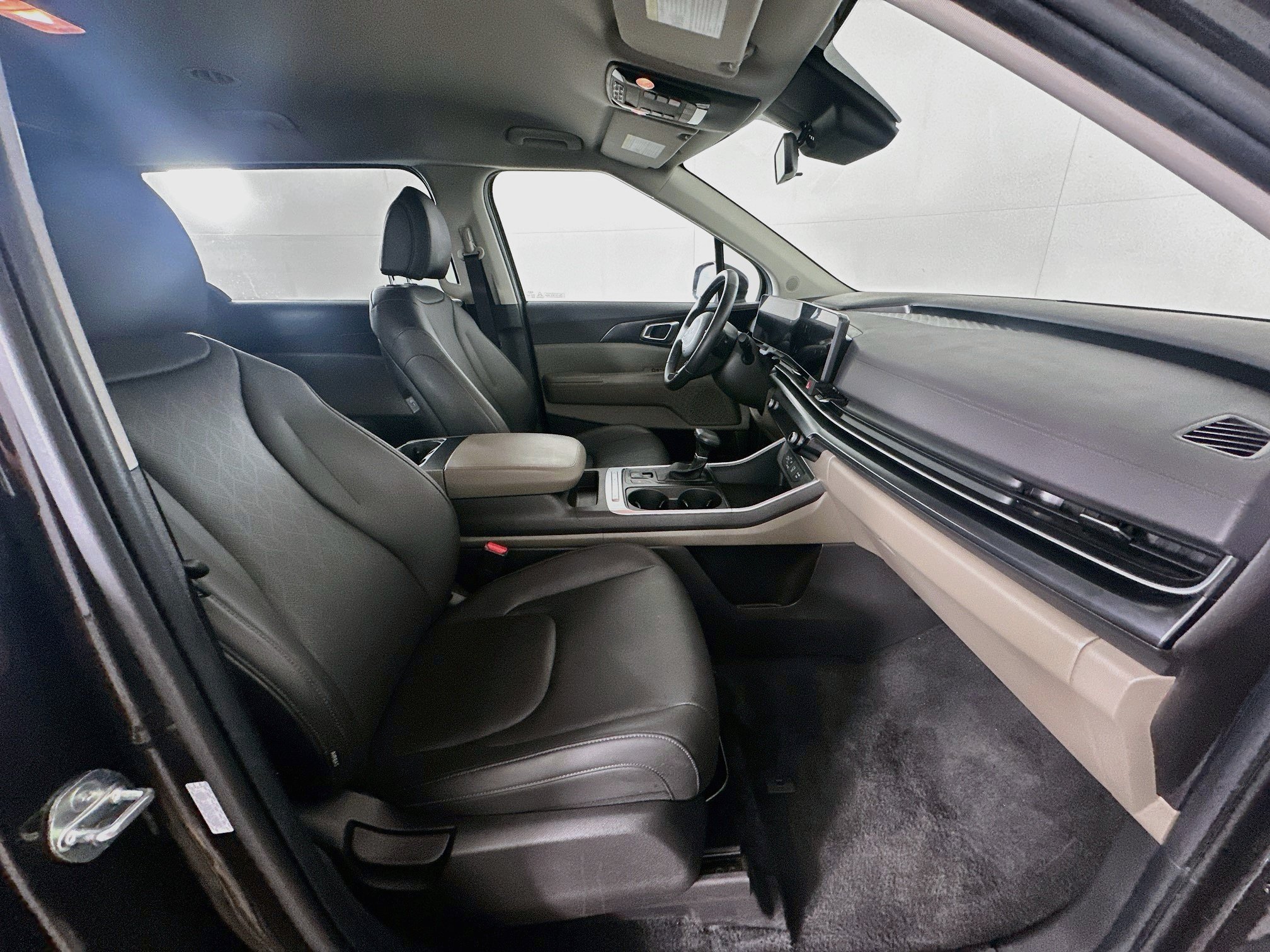 Used 2026 Kia Carnival FWD image 33