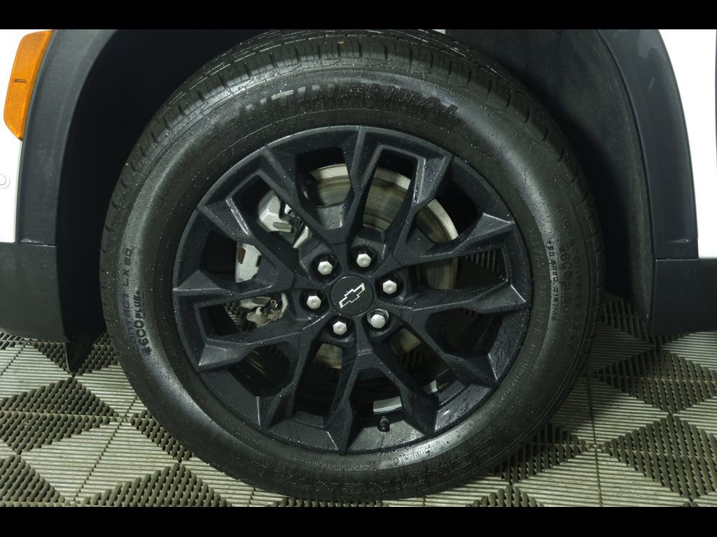 Used 2024 Chevrolet Traverse LT w/ Enhanced Driving Package image 5