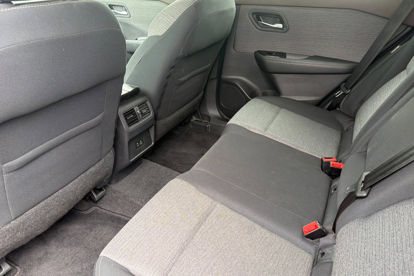 Used 2022 Nissan Rogue SV AWD/4WD image 12