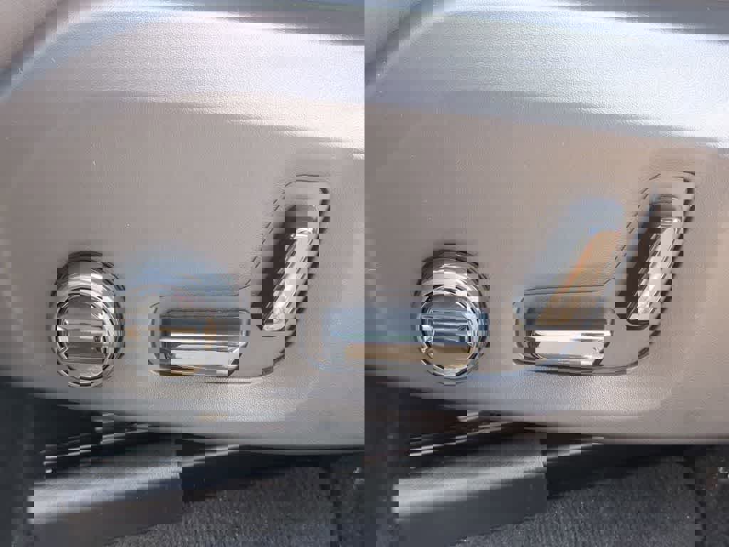 Used 2026 Volvo XC60 B5 Plus w/ Protection Package Premier image 16