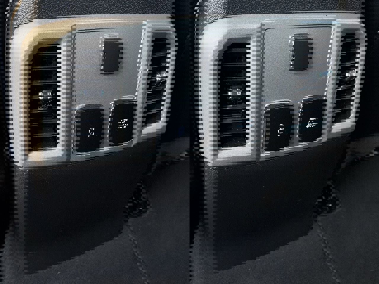 Used 2020 Ford F250 Lariat w/ Tremor Off-Road Package image 25