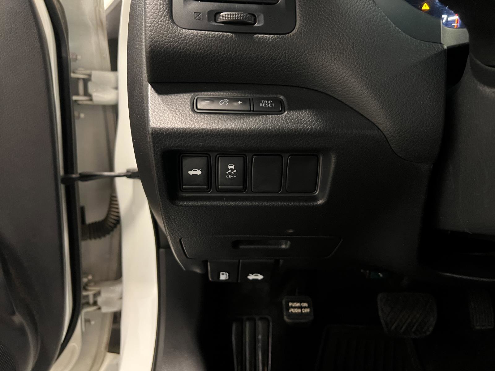 Used 2017 Nissan Altima 2.5 SR w/ LED Appearance Package image 15