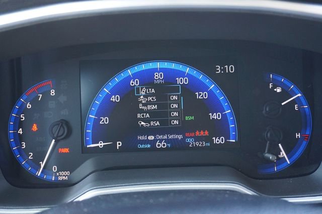 Used 2021 Toyota Corolla XLE image 9