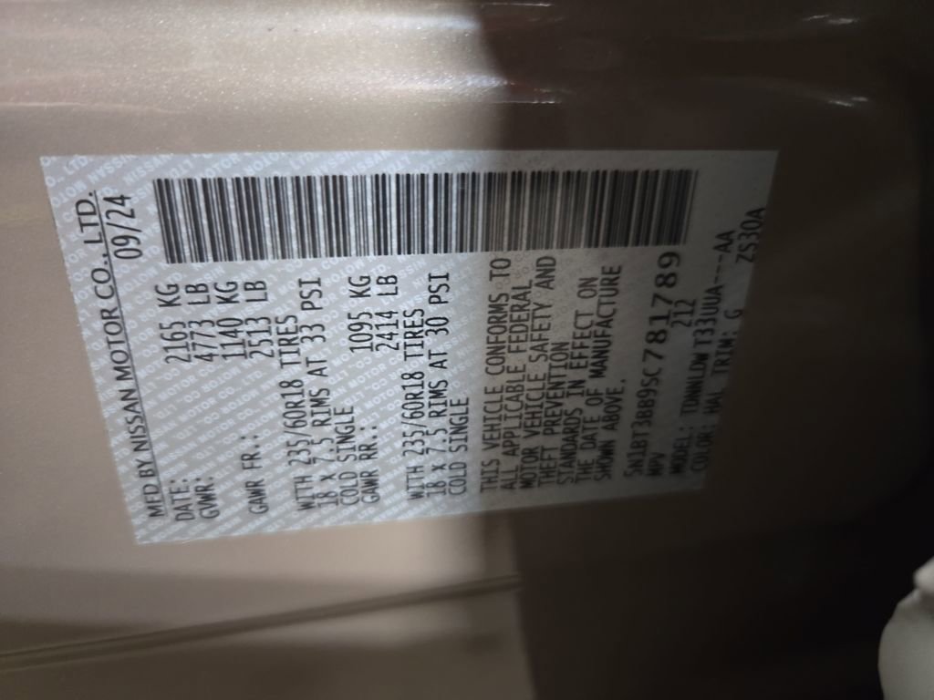 Used 2025 Nissan Rogue SV image 37