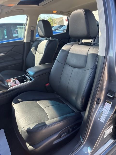 Used 2019 INFINITI Q70 Luxe image 11