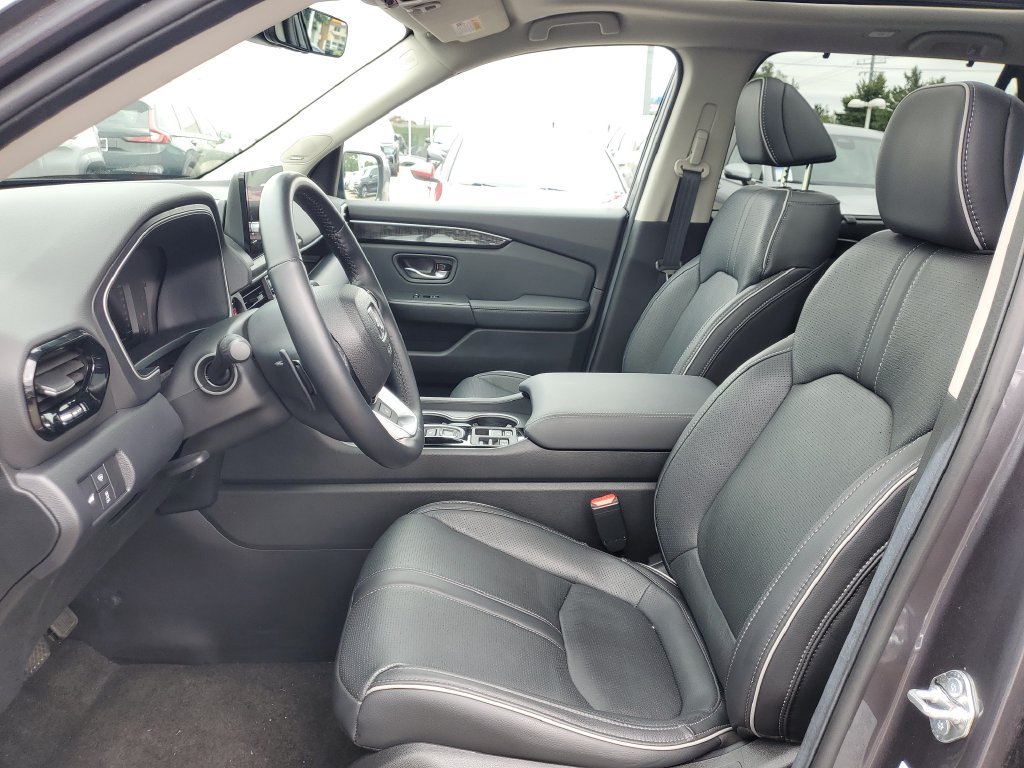 Certified 2025 Honda Pilot Elite image 11