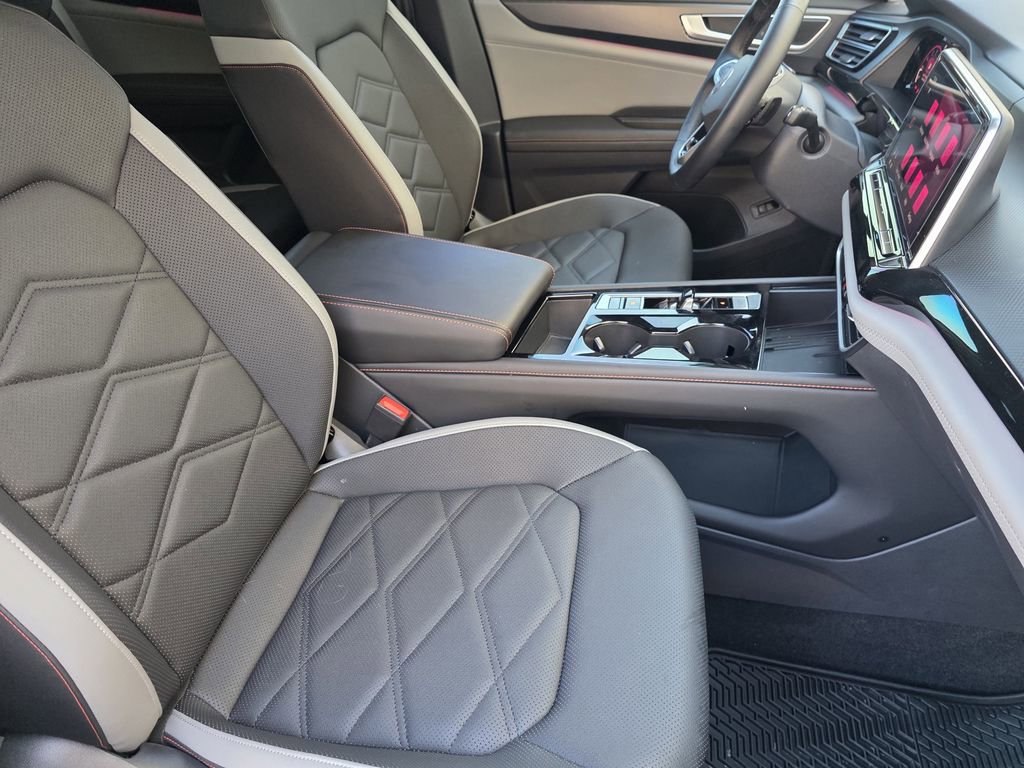 Used 2025 Volkswagen Atlas Peak Edition SE image 10
