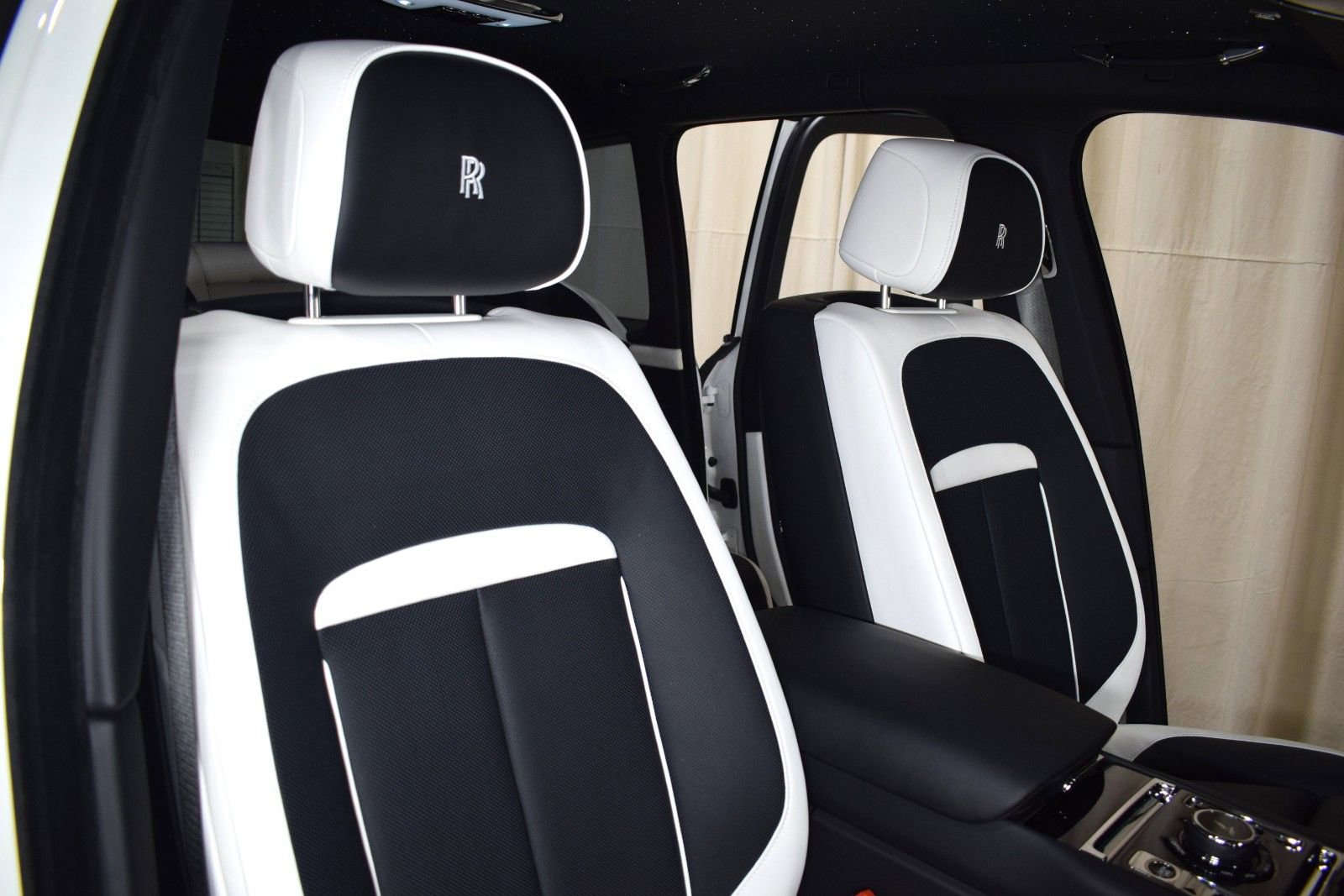 New 2026 Rolls-Royce Cullinan image 25