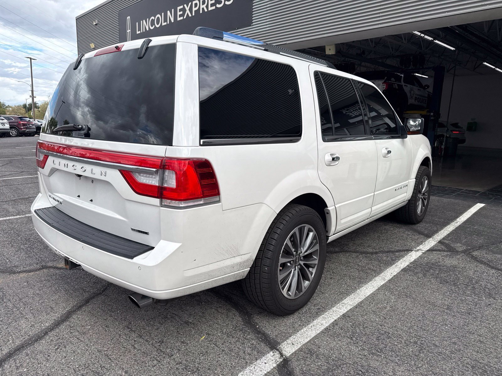 Used 2015 Lincoln Navigator 2WD image 5