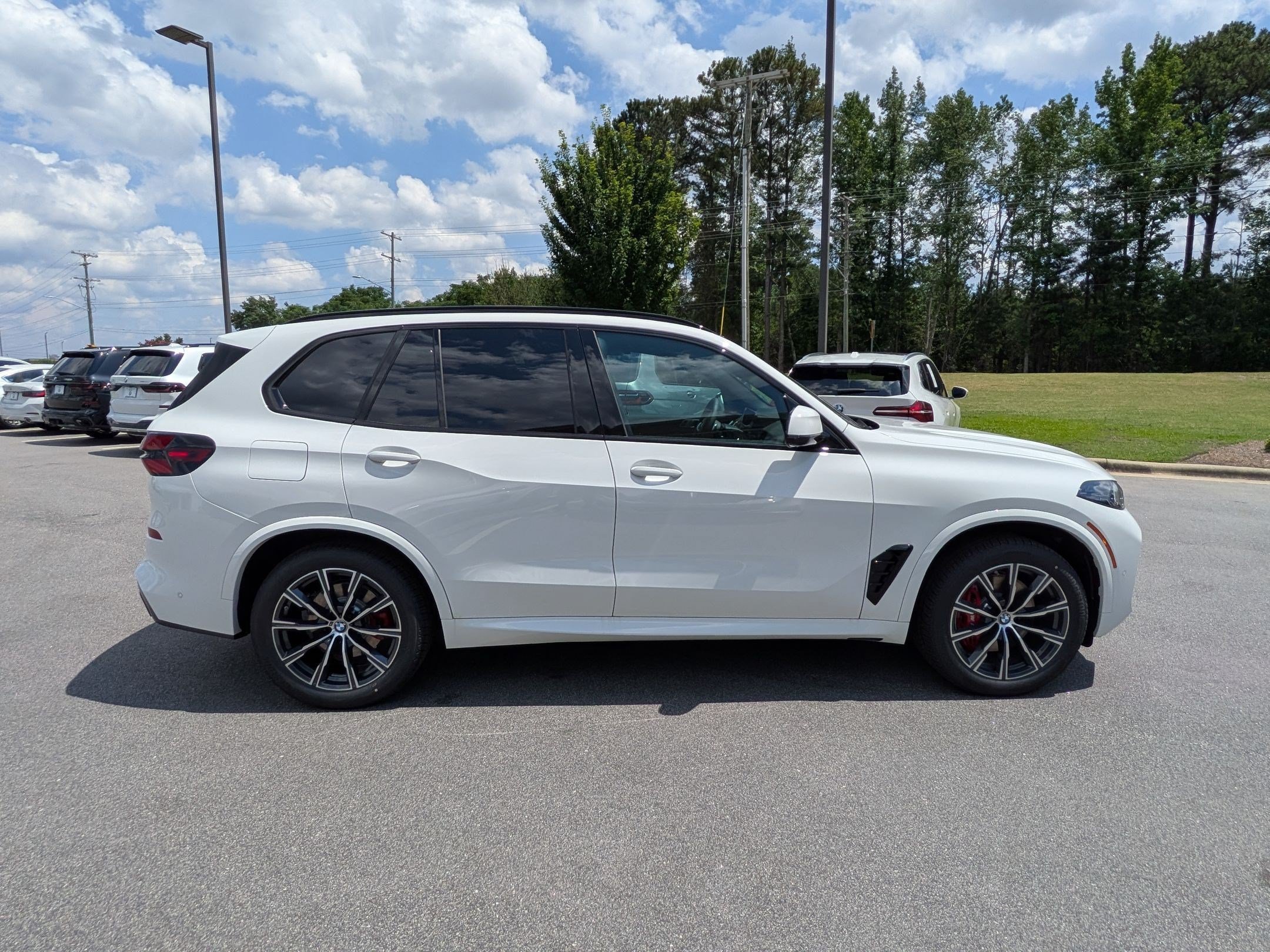New 2026 BMW X5 sDrive40i w/ M Sport Package RWD image 2