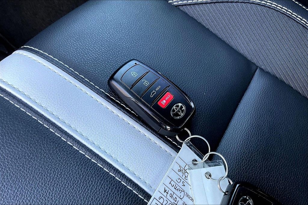 Used 2026 Toyota Camry SE image 37