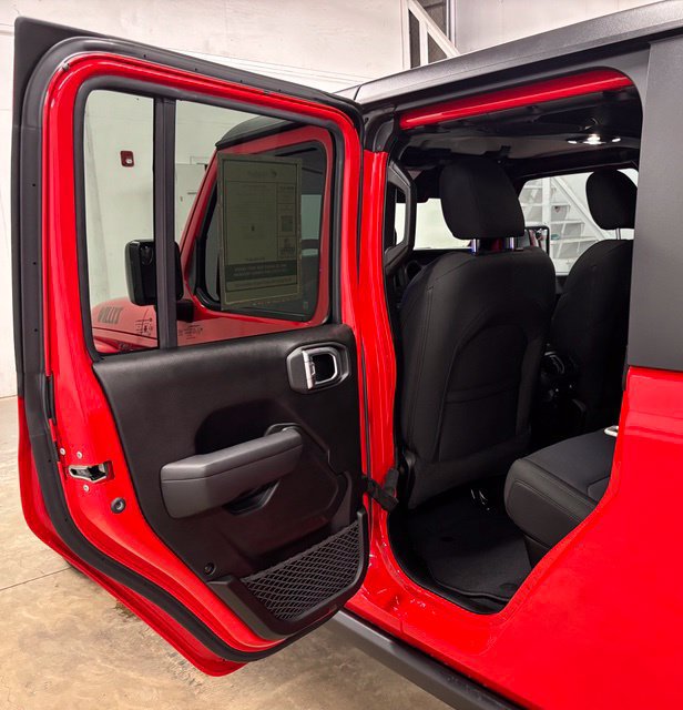 Used 2023 Jeep Gladiator Sport AWD/4WD image 23