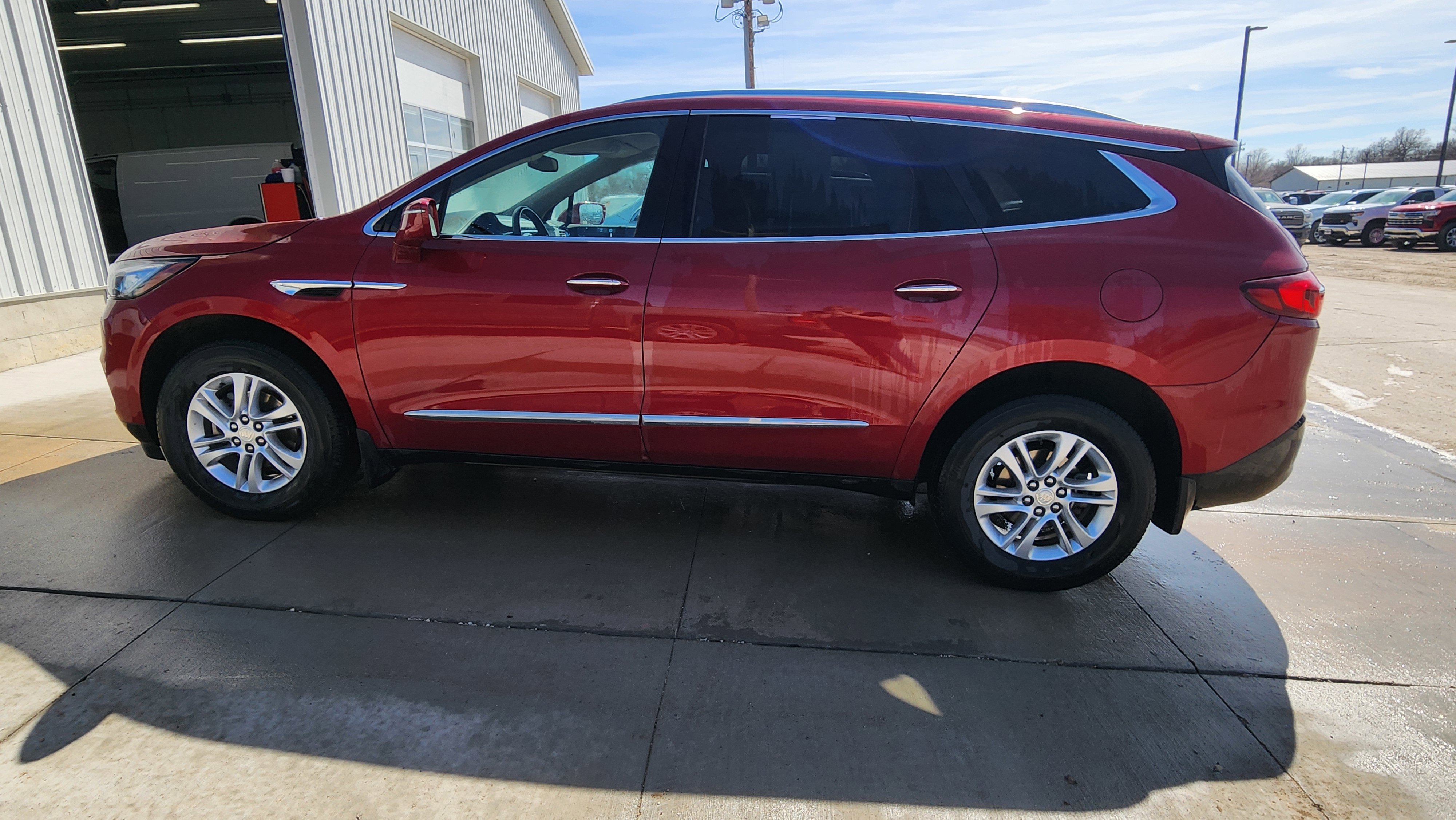 Used 2019 Buick Enclave Essence image 8